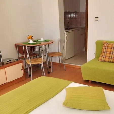 Apartment In With Sea View, Balcony, Air Conditioning, Wi-fi Duce