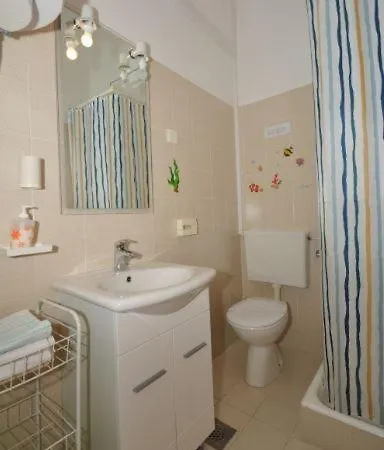 Apartment In With Sea View, Balcony, Air Conditioning, Wi-fi Duce